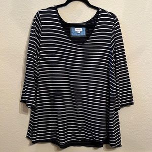 Avenue Black & White stripped V-neck with 3/4 sleeves - Size 14/16